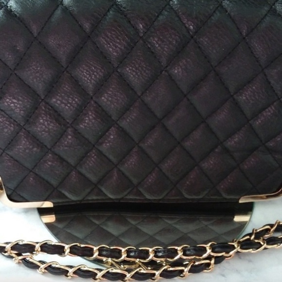 Charlotte Russe Black Quilt Pebbled Faux Leather Bag Gold Detachable Chain Strap - Picture 5 of 11